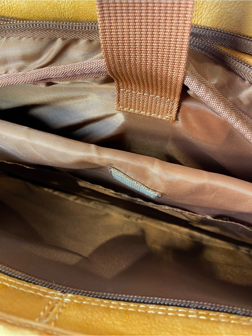 Wilsons Tan Leather Messenger Padded Laptop Bag Briefcase Shoulder Strap Pockets - Picture 12 of 16